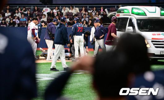 [OSEN=고척, 조은정 기자]29일 오후 서울 고척스카이돔에서 ‘2025 신한 SOL BANK KBO리그’  키움 히어로즈와 롯데 자이언츠의 경기가 진행됐다.이날 경기에서 키움은 김윤하를, 롯데는 반즈를 선발투수로 내세웠다.7회초 1사 1,2루 롯데 전민재가 키움 양지율에게 헤드샷을 맞은 뒤 들것에 실려나가고 있다.  2025.04.29 /cej@osen.co.kr