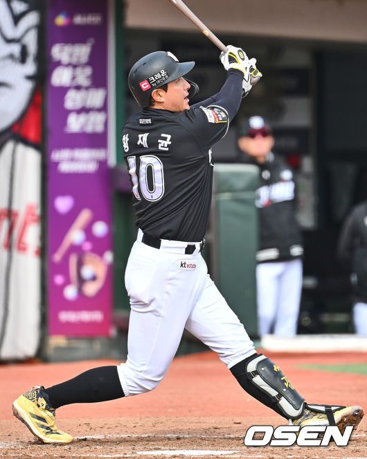 [OSEN=부산, 이석우 기자] KT 위즈 황재균 100 2025.03.30 / foto0307@osen.co.kr