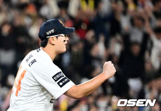 [OSEN=대전, 지형준 기자]경기를 마치고 한화 김서현이 승리를 기뻐하고 있다. 2025.04.29 /jpnews@osen.co.kr