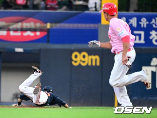 [OSEN=광주, 지형준 기자]2회말 무사 1루에서 한화 황영묵이 KIA 한준수의 안타성 타구를 처리하고 있다. 2025.05.02 /jpnews@osen.co.kr