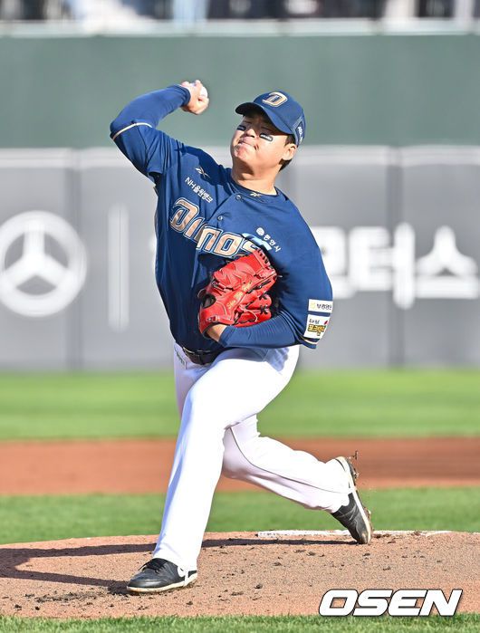 [OSEN=부산, 이석우 기자] 3일 부산 사직야구장에서 2025 신한 SOL 뱅크 KBO 리그 롯데 자이언츠와 NC 다이노스의 경기가 열린다. 홈팀 롯데는 박진, 방문팀 NC는 신민혁이 선발 출전한다.NC 다이노스 선발 투수 신민혁이 역투하고 있다. 2025.05.03 / foto0307@osen.co.kr