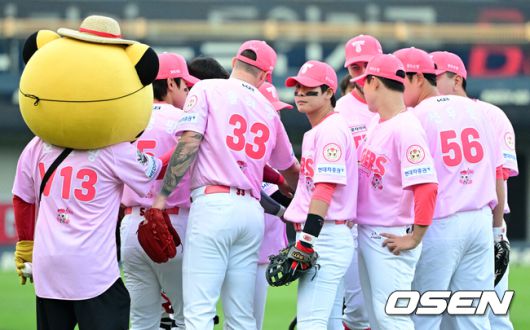 [OSEN=광주, 지형준 기자] 2일 오후 광주-기아 챔피언스필드에서 2025 신한 SOL Bank KBO리그 KIA 타이거즈와 한화 이글스의 경기가 열렸다.5연승에 도전하는 한화는 엄상백을, 연패를 막아야 하는 KIA는 아담 올러를 선발로 내세웠다.KIA 선수들이 경기를 준비하고 있다. 2025.05.02 /jpnews@osen.co.kr