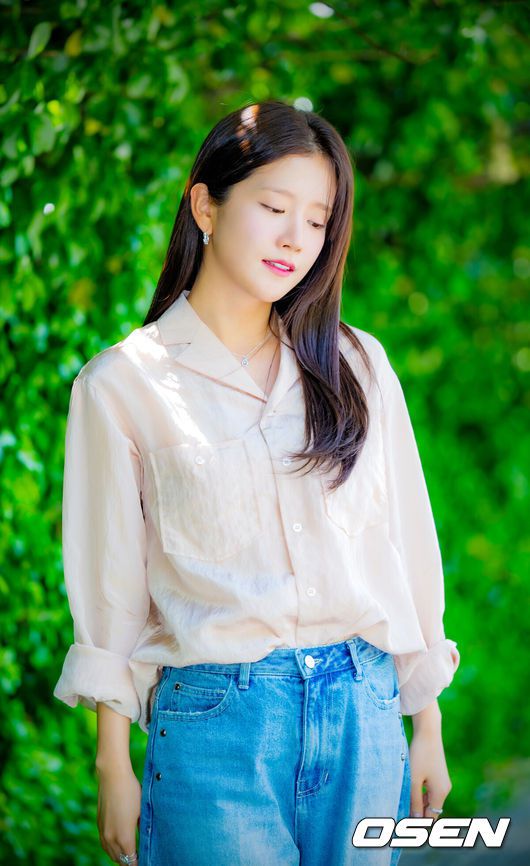 [OSEN=민경훈 기자] 배우 추소정이 최근 서울 마포구 합정동 OSEN 사옥에서 인터뷰를 가졌다.배우 추소정(우주소녀 엑시)은 tvN 월화드라마 ‘이혼보험’에서 보험 사고의 손해액을 결정해 보험금을 지급하는 손해사정사 조아영 역을 맡아 열연을 펼쳤다.배우 추소정이 카메라 앞에서 포즈를 취하고 있다. 2025.05.07 / rumi@osen.co.kr