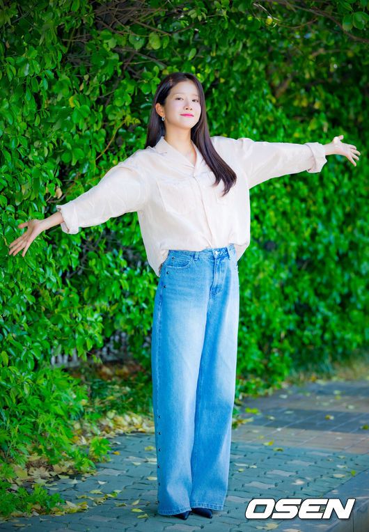 [OSEN=민경훈 기자] 배우 추소정이 최근 서울 마포구 합정동 OSEN 사옥에서 인터뷰를 가졌다.배우 추소정(우주소녀 엑시)은 tvN 월화드라마 ‘이혼보험’에서 보험 사고의 손해액을 결정해 보험금을 지급하는 손해사정사 조아영 역을 맡아 열연을 펼쳤다.배우 추소정이 카메라 앞에서 포즈를 취하고 있다. 2025.05.07 / rumi@osen.co.kr