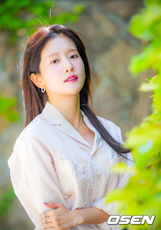 [OSEN=민경훈 기자] 배우 추소정이 최근 서울 마포구 합정동 OSEN 사옥에서 인터뷰를 가졌다.배우 추소정(우주소녀 엑시)은 tvN 월화드라마 ‘이혼보험’에서 보험 사고의 손해액을 결정해 보험금을 지급하는 손해사정사 조아영 역을 맡아 열연을 펼쳤다.배우 추소정이 카메라 앞에서 포즈를 취하고 있다. 2025.05.07 / rumi@osen.co.kr