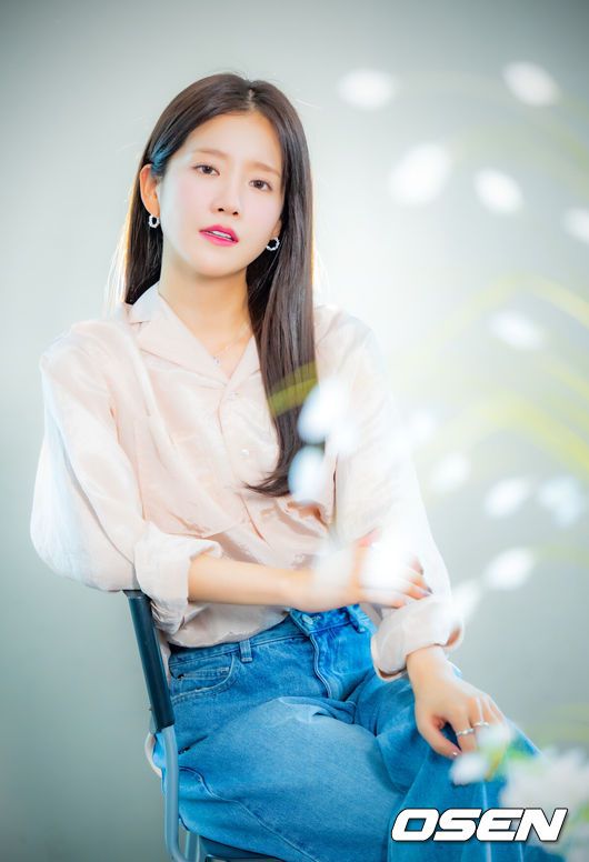 [OSEN=민경훈 기자] 배우 추소정이 최근 서울 마포구 합정동 OSEN 사옥에서 인터뷰를 가졌다.배우 추소정(우주소녀 엑시)은 tvN 월화드라마 ‘이혼보험’에서 보험 사고의 손해액을 결정해 보험금을 지급하는 손해사정사 조아영 역을 맡아 열연을 펼쳤다.배우 추소정이 카메라 앞에서 포즈를 취하고 있다. 2025.05.07 / rumi@osen.co.kr