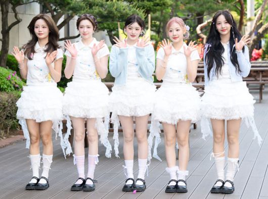 [OSEN=조은정 기자]피프티피프티가 29일 서울 영등포구 여의도 KBS에서 KBS1 '열린음악회' 방송 녹화에 참석했다.피프티피프티는 29일 번째 미니 앨범 '데이 앤 나잇'(Day & Night)을 발매했다.피프티피프티가 포즈를 취하고 있다. 2025.04.29 /cej@osen.co.kr