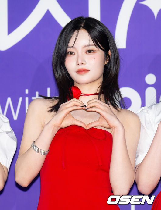 [OSEN=김성락 기자] 22일 오후 서울 성북구 고려대학교 화정체육관에서 ‘제 1회 디 어워즈’ 레드카펫 행사가 열렸다. 이날 행사에는 엔플라잉(N.Flying), 피원하모니(P1Harmony), ENHYPEN(엔하이픈), 피프티피프티(FIFTYFIFTY), 트리플에스(tripleS), ZEROBASEONE(제로베이스원), 라이즈(RIIZE), 82메이저(82MAJOR),영파씨(YOUNG POSSE), QWER(큐더블유이알), 투어스(TWS), NCT WISH(엔시티 위시), 유니스(UNIS), 킥플립(KickFlip)이 참석, 화려한 퍼포먼스를 펼친다. 피프티피프티 키나가 행사장으로 입장하고 있다. 2025.02.22 / ksl0919@osen.co.kr