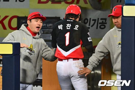 KIA 박찬호와 이범호 감독 / OSEN DB