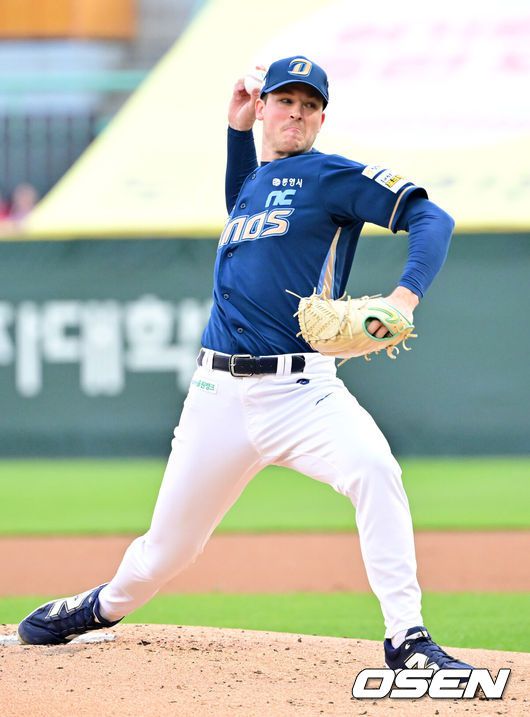 [OSEN=인천, 민경훈 기자] 15일 오후 인천 SSG랜더스필드에서 ‘2025 신한 SOL Bank KBO리그’ SSG 랜더스와 NC 다이노스의 경기가 열렸다.SSG는 문승원을, NC는 라일리를 선발로 내세웠다.NC 선발 라일리가 마운드 위에서 힘차게 공을 뿌리고 있다. 2025.05.13 / rumi@osen.co.kr