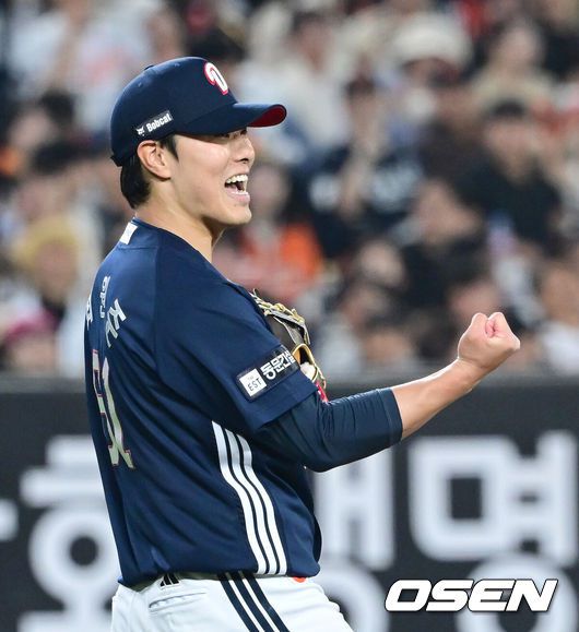 [OSEN=대전, 김성락 기자] 13일 대전 한화생명볼파크에서 ‘2025 신한 SOL Bank KBO리그’ 한화 이글스와 두산 베어스의 경기가 열렸다.이날 한화는 류현진, 두산은 최원준을 선발로 내세웠다.6회말 2사 만루 두산 최원준이 한화 이진영을 헛스윙 삼진으로 처리한 뒤 기뻐하고 있다. 2025.05.13 / ksl0919@osen.co.kr