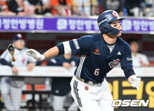 [OSEN=대전, 김성락 기자] 14일 대전 한화생명볼파크에서 ‘2025 신한 SOL Bank KBO리그’ 한화 이글스와 두산 베어스의 경기가 열렸다.이날 한화는 문동주, 두산은 잭로그를 선발로 내세웠다.4회초 1사 1루 두산 오명진이 1타점 적시 2루타를 날리고 있다. 2025.05.14 / ksl0919@osen.co.kr