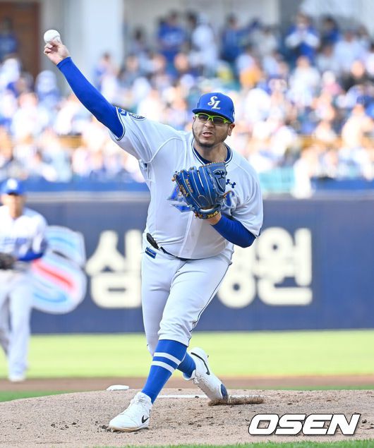 [OSEN=대구, 이석우 기자] 26일 대구삼성라이온즈파크에서 2025 신한 SOL 뱅크 KBO 리그 삼성 라이온즈와 NC 다이노스의 경기가 열렸다. 홈팀 삼성은 후라도가, 방문팀 NC는 이용찬이 선발 출전했다. 삼성 라이온즈 선발 투수 후라도가 역투하고 있다. 2025.04.26 / foto0307@osen.co.kr