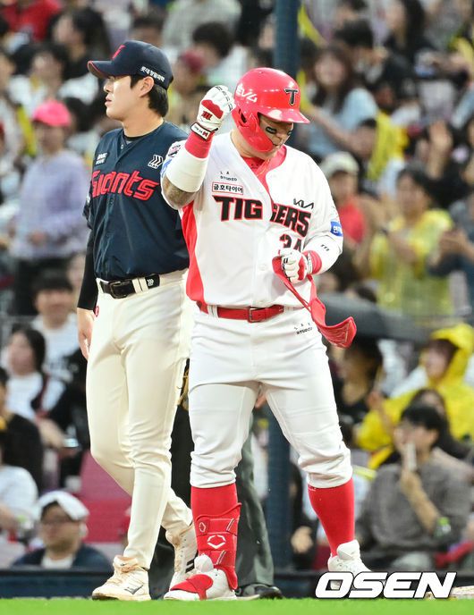 [OSEN=광주, 김성락 기자] 2회말 KIA 최형우가 안타를 날린 뒤 세리머니를 하고 있다. 2025.05.15 / ksl0919@osen.co.kr