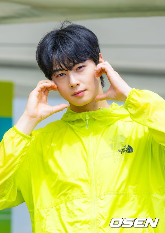 [OSEN=강릉, 민경훈 기자] 가수 겸 배우 차은우와 함께하는 국제 트레일러닝 대회 ‘TNF 100 강원' 행사가 17일 강원도 강릉시 초당동 경포호수광장에서 열렸다.