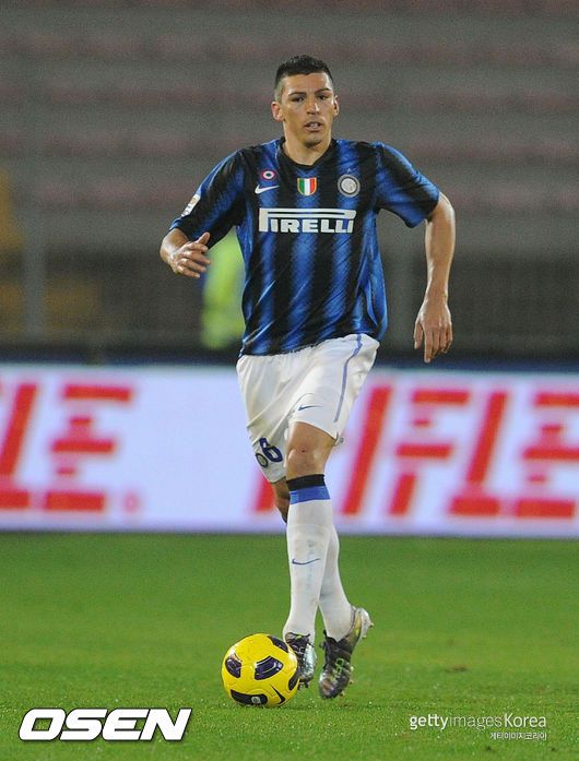 during the Serie A match between Lecce and Inter Milan at Stadio Via del Mare on November 10, 2010 in Lecce, Italy.