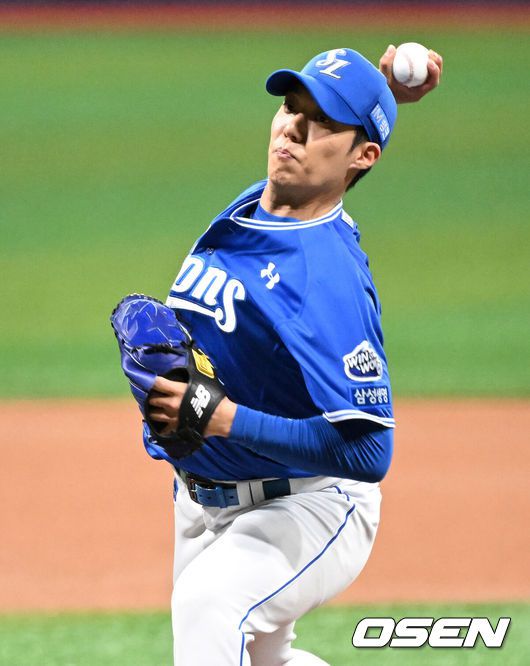 [OSEN=고척, 이대선 기자] 20일 오후 서울 고척스카이돔에서 2025 신한 SOL Bank KBO리그 키움 히어로즈와 삼성 라이온즈의 경기가 열렸다.키움은 로젠버그, 삼성은 원태인을 선발 투수로 내세웠다.1회말 무사에서 삼성 선발투수 원태인이 역투하고 있다. 2025.05.20 /sunday@osen.co.kr