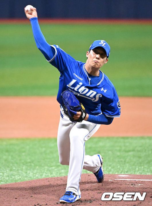 [OSEN=고척, 이대선 기자] 20일 오후 서울 고척스카이돔에서 2025 신한 SOL Bank KBO리그 키움 히어로즈와 삼성 라이온즈의 경기가 열렸다.키움은 로젠버그, 삼성은 원태인을 선발 투수로 내세웠다.1회말 무사에서 삼성 선발투수 원태인이 역투하고 있다. 2025.05.20 /sunday@osen.co.kr