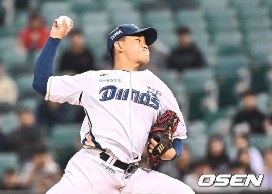 [OSEN=울산, 이석우 기자] 22일 울산 문수야구장에서 2025 신한 SOL 뱅크 KBO 리그 NC 다이노스와 한화 이글스의 경기가 열렸다. 홈팀 NC는 김녹원이, 방문팀 한화는 폰세가 선발로 나섰다.NC 다이노스 선발 투수 김녹원이 역투하고 있다. 2025.05.22 / foto0307@osen.co.kr