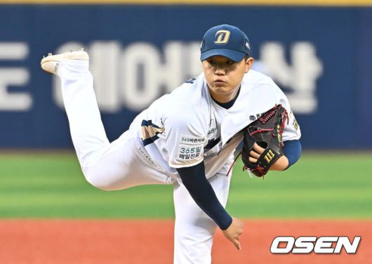 [OSEN=울산, 이석우 기자] 22일 울산 문수야구장에서 2025 신한 SOL 뱅크 KBO 리그 NC 다이노스와 한화 이글스의 경기가 열렸다. 홈팀 NC는 김녹원이, 방문팀 한화는 폰세가 선발로 나섰다.NC 다이노스 선발 투수 김녹원이 역투하고 있다. 2025.05.22 / foto0307@osen.co.kr