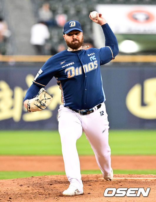 [OSEN=잠실, 지형준 기자] 23일 오후 서울 잠실구장에서 2025 신한 SOL Bank KBO리그 두산 베어스와 NC 다이노스의 경기가 열렸다.이날 두산은 콜어빈, NC는 로건 앨런을 선발로 내세웠다.1회말 NC 로건이 역투하고 있다. 2025.05.23 /jpnews@osen.co.kr