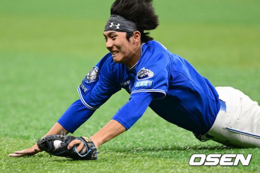 [OSEN=고척, 김성락 기자] 22일 오후 서울 고척스카이돔에서 2025 신한 SOL Bank KBO리그 키움 히어로즈와 삼성 라이온즈의 경기가 열렸다.키움은 김연주, 삼성은 레예스를 선발 투수로 내세웠다.8회말 2사 1, 2루 삼성 유격수 이재현이 키움 박주홍의 뜬공 타구를 잡아내고 있다. 2025.05.22 / ksl0919@osen.co.kr