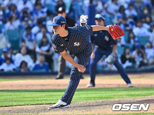 [OSEN=대구, 이석우 기자] 25일 대구삼성라이온즈파크에서 2025 신한 SOL 뱅크 KBO 리그 삼성 라이온즈와 KIA 타이거즈의 경기가 열렸다. 홈팀 삼성은 원태인이, 방문팀 KIA는 윤영철이 선발 출전했다. 삼성 라이온즈 이호성이 역투하고 있다. 2025.05.25 / foto0307@osen.co.kr