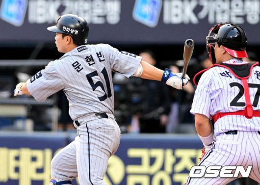 [OSEN=잠실, 지형준 기자] 28일 오후 서울 잠실구장에서 ‘2025 신한 SOL Bank KBO리그’ LG 트윈스와 한화 이글스의 경기가 열렸다.이날 LG는 코엔 윈, 한화는 코디 폰세를 선발투수로 내세웠다.3회초 2사 1루에서 한화 문현빈이 1타점 적시 2루타를 날리고 있다. 2025.05.28 /jpnews@osen.co.kr