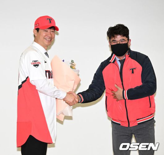 [OSEN=이대선 기자] KIA 김종국 전 감독과 장정석 전 단장. 2022.01.06 /sunday@osen.co.kr