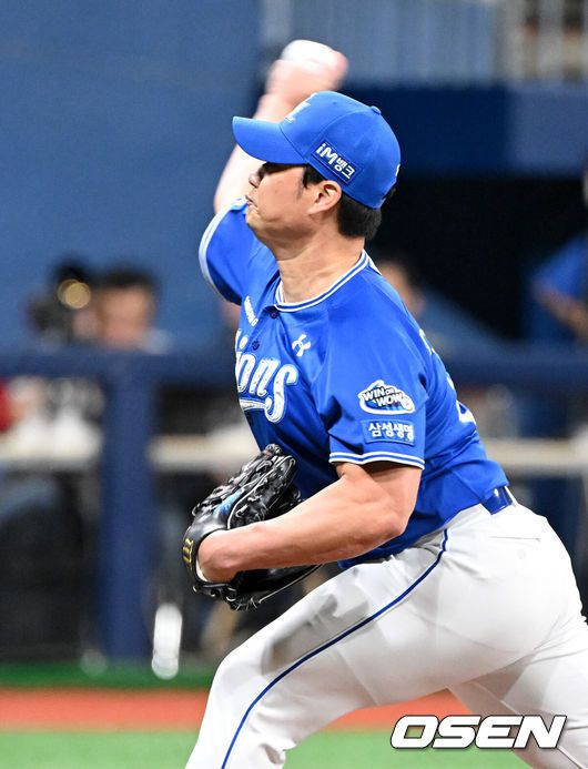 [OSEN=고척, 이대선 기자] 28일 오후 서울 고척스카이돔에서 ‘2024 신한 SOL Bank KBO리그’ 키움 히어로즈와 삼성 라이온즈의 경기가 열렸다.키움은 이종민, 삼성은 이승민을 선발로 내세웠다.4회말 무사에서 삼성 오승환이 역투하고 있다. 2024.08.28 /sunday@osen.co.kr