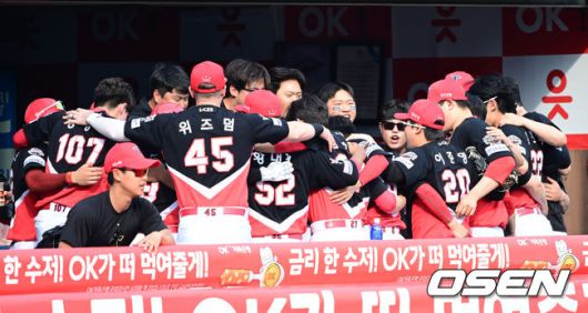 윤도현 리드오프 홈런에 뜨거워지는 KIA 더그아웃.