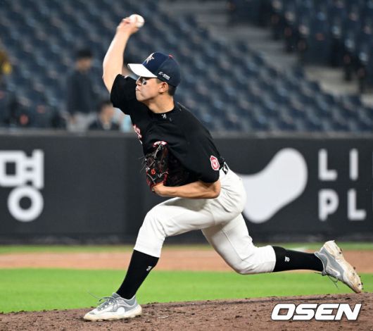 [OSEN=대전, 이대선 기자] 2일 오후 대전 한화생명볼파크에서 ‘제3회 한화이글스배 고교vs대학 올스타전’이 열렸다.올해로 3회째를 맞는 한화이글스배 고교vs대학 올스타전은 한화 구단과 KBSA가 공동으로 주최하는 이벤트 경기다.6회말 고교팀 문서준이 역투하고 있다. 2025.06.02 /sunday@osen.co.kr