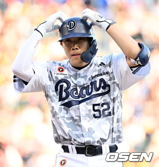 [OSEN=잠실, 이대선 기자] 3일 오후 서울 잠실야구장에서 2025 신한 SOL Bank KBO리그 두산 베어스와 KIA 타이거즈의 경기가 열렸다.두산은 곽빈, KIA는 양현종을 선발 투수로 내세웠다.5회말 무사에서 두산 박준순이 우전 안타를 치고 환호하고 있다. 2025.06.03 /sunday@osen.co.kr