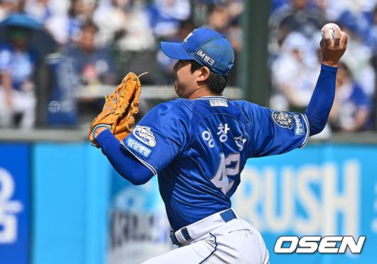 [OSEN=부산, 이석우 기자] 18일 부산 사직야구장에서 2025 신한 SOL 뱅크 KBO 리그 롯데 자이언츠와 삼성 라이온즈의 경기가 열렸다. 홈팀 롯데는 데이비슨, 방문팀 삼성은 이승현이 선발 출전했다.삼성 라이온즈 양창섭이 역투하고 있다. 2025.05.18 / foto0307@osen.co.kr