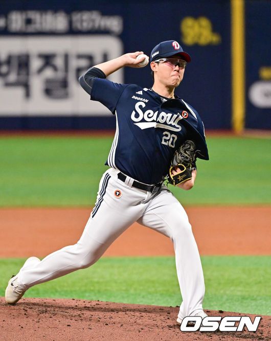 [OSEN=고척, 박준형 기자] 23일 오후 서울 고척스카이돔에서 ‘2025 신한 SOL BANK KBO리그’ 키움 히어로즈와 두산 베어스의 경기가 진행됐다.이날 키움은 김윤하를, 두산은 김유성을 선발투수로 내세웠다.2회말 두산 선발투수 김유성이 역투하고 있다.  2025.04.23 / soul1014@osen.co.kr