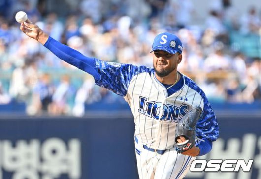 [OSEN=대구, 이석우 기자] 7일 대구삼성라이온즈파크에서 2025 신한 SOL 뱅크 KBO 리그 삼성 라이온즈와 NC 다이노스의 경기가 열렸다. 홈팀 삼성은 레예스가, 방문팀 NC는 신민혁이 선발 출전했다. 삼성 라이온즈 선발 투수 레예스가 역투하고 있다. 2025.06.07 / foto0307@osen.co.kr