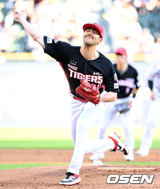 [OSEN=잠실, 이대선 기자] 4일 오후 서울 잠실야구장에서 2025 신한 SOL Bank KBO리그 두산 베어스와 KIA 타이거즈의 경기가 열렸다.두산은 최민석, KIA는 네일을 선발 투수로 내세웠다.1회말 KIA 선발투수 네일이 역투하고 있다. 2025.06.04 /sunday@osen.co.kr