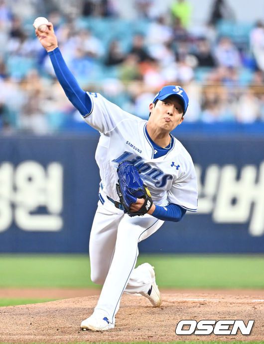 [OSEN=대구, 이석우 기자] 4일 대구삼성라이온즈파크에서 2025 신한 SOL 뱅크 KBO 리그 삼성 라이온즈와 한화 이글스의 경기가 열렸다. 홈팀 삼성은 원태인이, 방문팀 한화는 와이스가 선발 출전했다. 삼성 라이온즈 선발 투수 원태인이 역투하고 있다. 2025.04.04 / foto0307@osen.co.kr