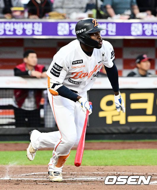 [OSEN=대전, 지형준 기자] 1회말 1사에서 한화 플로리얼이 우중간 2루타를 날리고 있다. 2025.04.29 /jpnews@osen.co.kr