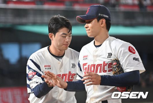 [OSEN=부산, 이석우 기자] 18일 부산 사직야구장에서 2025 신한 SOL 뱅크 KBO 리그 롯데 자이언츠와 한화 이글스의 경기가 열렸다. 홈팀 롯데는 홍민기가, 방문팀 한화는 엄상백이 선발 출전했다.롯데 자이언츠 선발 투수 홍민기가 5회초 교체되고 있다. 2025.06.18 / foto0307@osen.co.kr