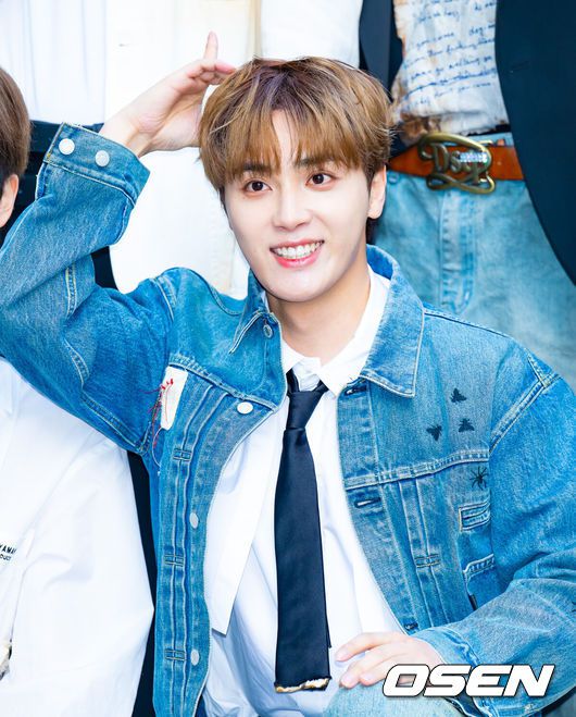 [OSEN=민경훈 기자] 22일 오전 서울 영등포구 여의도동 KBS 신관에서 KBS 2TV ‘뮤직뱅크’ 리허설이 진행됐다.더보이즈 주학년이 출근길에 포즈를 취하고 있다. 2024.03.22 /rumi@osen.co.kr