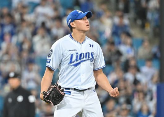 [OSEN=대구, 이석우 기자] 29일 대구삼성라이온즈파크에서 2025 신한 SOL 뱅크 KBO 리그 삼성 라이온즈와 롯데 자이언츠의 경기가 열렸다. 홈팀 삼성은 최원태가, 방문팀 롯데는 박세웅이 선발 출전했다. 삼성 라이온즈 배찬승이 6회초 2사 2,3루 롯데 자이언츠 장두성을 삼진으로 잡고 주먹을 불끈 쥐며 환호하고 있다. 2025.05.29 / foto0307@osen.co.kr