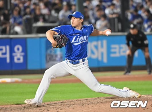 [OSEN=부산, 이석우 기자] 22일 부산 사직야구장에서 2025 신한 SOL 뱅크 KBO 리그 롯데 자이언츠와 삼성 라이온즈의 경기가 열렸다. 홈팀 롯데는 박세웅이, 방문팀 삼성은 원태인이 선발 출전했다.삼성 라이온즈 배찬승이 역투하고 있다. 2025.06.22 / foto0307@osen.co.kr