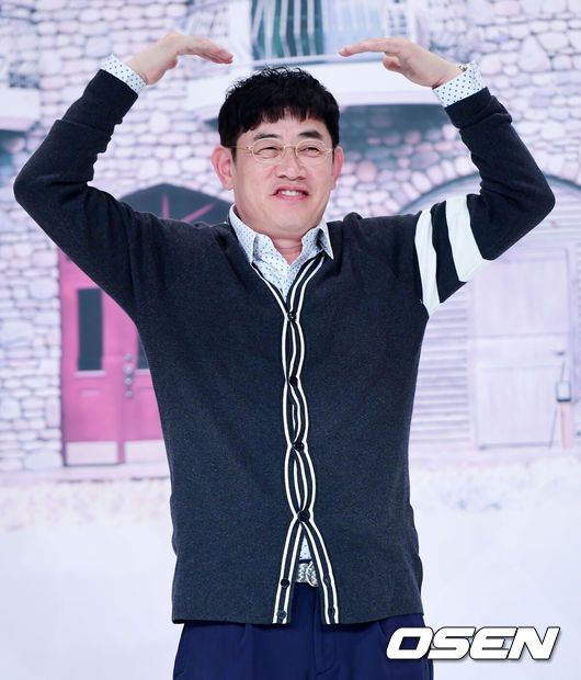 [OSEN=박재만 기자] 올리브TV 새 예능프로그램 '달팽이 호텔' 제작발표회가 23일 오후 서울 영등포구 타임스퀘어 아모리스홀에서 열렸다.방송인 이경규가 포토타임을 갖고 있다. /pjmpp@osen.co.kr