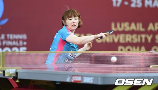 서효원이 20일 카타르 도하 카타르대학교 스포츠 컴플렉스에서 열린 2025 국제탁구연맹(ITTF) 세계선수권대회 여자단식 32강 크로아티아 레아 라코바츠와 경기를 펼치고 있다. 2025. 5. 20.  사진공동취재단