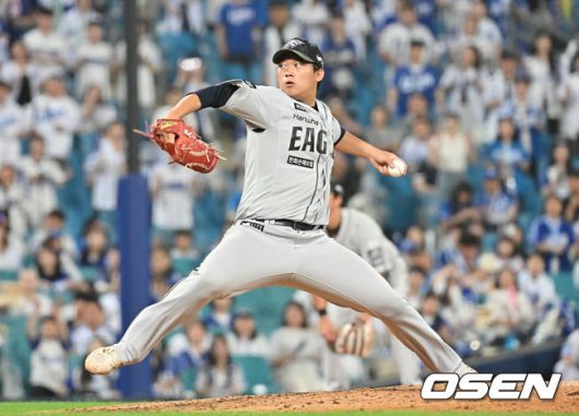 [OSEN=대구, 이석우 기자] 25일 대구삼성라이온즈파크에서 2025 신한 SOL 뱅크 KBO 리그 삼성 라이온즈와 한화 이글스의 경기가 열렸다. 홈팀 삼성은 후라도가, 방문팀 한화는 와이스가 선발 출전했다. 한화 이글스 김기중이 역투하고 있다. 2025.06.25 / foto0307@osen.co.kr