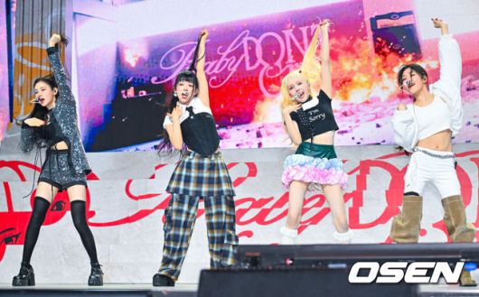 [OSEN=민경훈 기자] 23일 서울 용산구 블루스퀘어 SOL트래블홀에서 피네이션 걸그룹 베이비돈크라이 데뷔 기념 쇼케이스가 열렸다.아이들 전소연이 프로듀싱을 맡아 화제를 모은 피네이션 신예 걸그룹Baby DONT Cry(베이비돈크라이)가 가요계에 정식 데뷔한다. 베이비돈크라이는 이현,쿠미,미아,베니로 구성된 4인조 걸그룹이다.베이비돈크라이가 포토타임을 가지고 있다. 2025.06.23 /rumi@osen.co.kr