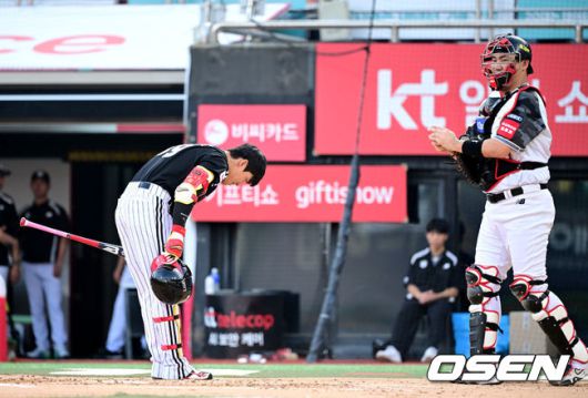 친정 수원 팬들에게 감사 인사 전하는 천성호.