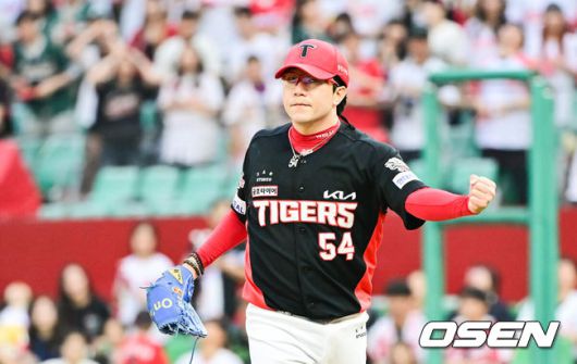 [OSEN=인천, 박준형 기자] 21일 오후 인천 SSG랜더스필드에서 ‘2025 신한 SOL BANK KBO리그’ SSG 랜더스와 KIA 타이거즈의 경기가 진행됐다.이날 SSG는 김광현을, KIA는 양현종을 선발투수로 내세웠다. 6회말 2사 1루 KIA 양현종이 SSG 박성한을 삼진아웃 잡은뒤 기뻐하고 있다. 2025.06.21 / soul1014@osen.co.kr