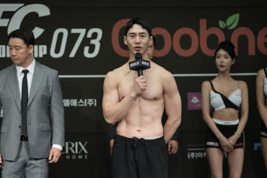 드디어‘개그맨’윤형빈(46, FREE)과‘200만 먹방 유튜버’밴쯔(35,파이터100)가 격투기로 대결하는 날이 밝았다. / 로드FC